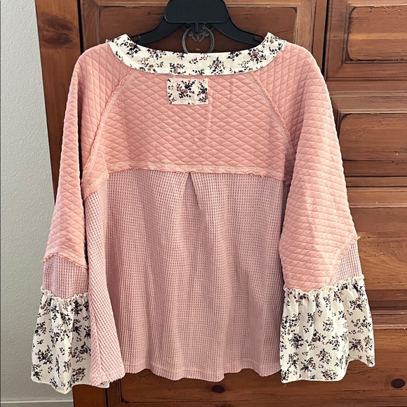 POL Quilted Pink And Cream Henley Blouse with Floral Accents Size Large NWOT - Picture 6 of 10